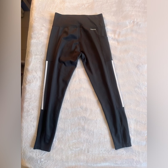 NWOT Adidas AeroReady women’s medium 3 stripe black leggings. - Picture 9 of 9